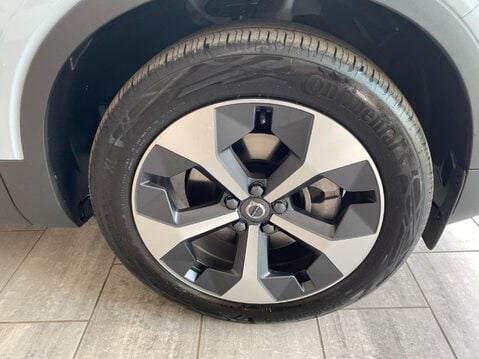 Volvo XC40 2.0 B4 MHEV Plus DCT Auto Euro 6 (s/s) 5dr 11