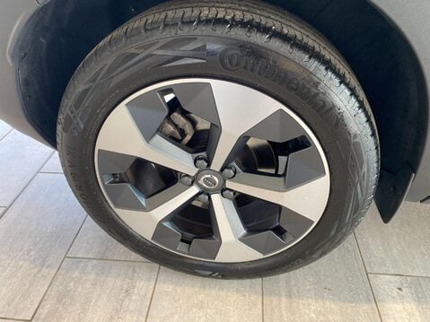 Volvo XC40 2.0 B4 MHEV Plus DCT Auto Euro 6 (s/s) 5dr 12