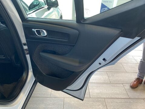 Volvo XC40 2.0 B4 MHEV Plus DCT Auto Euro 6 (s/s) 5dr 13
