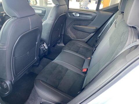Volvo XC40 2.0 B4 MHEV Plus DCT Auto Euro 6 (s/s) 5dr 18