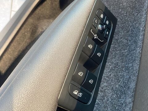 Volvo XC40 2.0 B4 MHEV Plus DCT Auto Euro 6 (s/s) 5dr 20