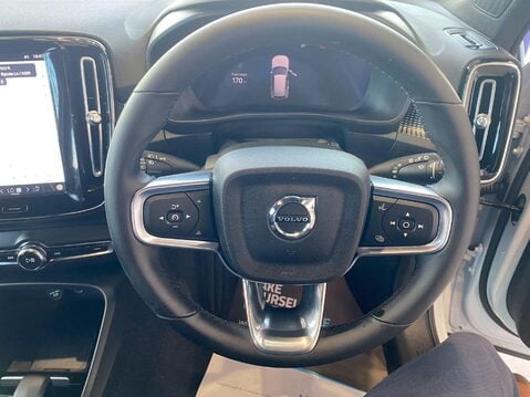 Volvo XC40 2.0 B4 MHEV Plus DCT Auto Euro 6 (s/s) 5dr 24