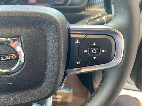 Volvo XC40 2.0 B4 MHEV Plus DCT Auto Euro 6 (s/s) 5dr 26