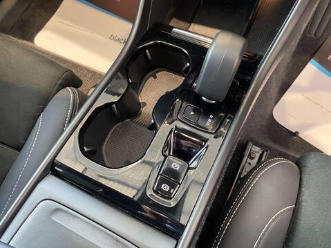 Volvo XC40 2.0 B4 MHEV Plus DCT Auto Euro 6 (s/s) 5dr 29