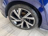 Volkswagen Golf 1.5 eTSI MHEV R-Line DSG Euro 6 (s/s) 5dr 12