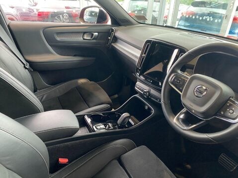 Volvo XC40 1.5h T5 Twin Engine Recharge 10.7kWh R-Design Pro Auto Euro 6 (s/s) 5dr 21