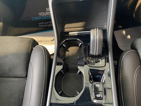 Volvo XC40 1.5h T5 Twin Engine Recharge 10.7kWh R-Design Pro Auto Euro 6 (s/s) 5dr 31