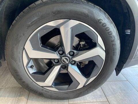 Nissan Qashqai 1.3 DIG-T MHEV N-Connecta XTRON Euro 6 (s/s) 5dr 4