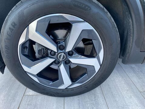 Nissan Qashqai 1.3 DIG-T MHEV N-Connecta XTRON Euro 6 (s/s) 5dr 13