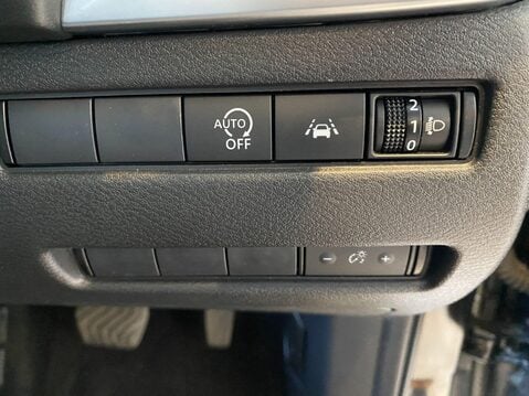 Nissan Qashqai 1.3 DIG-T MHEV N-Connecta XTRON Euro 6 (s/s) 5dr 22
