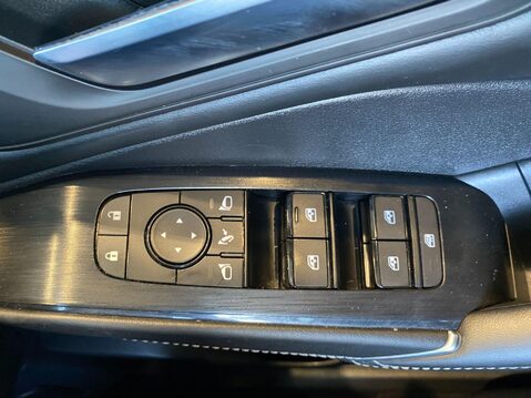 Nissan Qashqai 1.3 DIG-T MHEV N-Connecta XTRON Euro 6 (s/s) 5dr 32