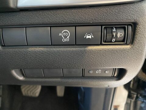 Nissan Qashqai 1.3 DIG-T MHEV N-Connecta XTRON Euro 6 (s/s) 5dr 22
