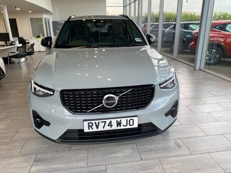 Volvo XC40 2.0 B3 MHEV Plus DCT Auto Euro 6 (s/s) 5dr