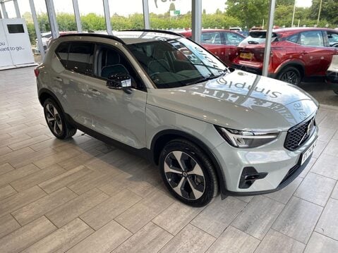 Volvo XC40 2.0 B3 MHEV Plus DCT Auto Euro 6 (s/s) 5dr 4