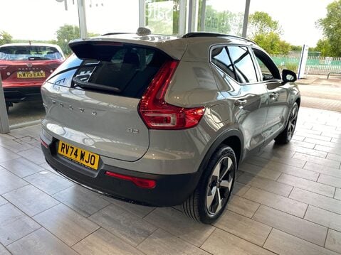 Volvo XC40 2.0 B3 MHEV Plus DCT Auto Euro 6 (s/s) 5dr 5