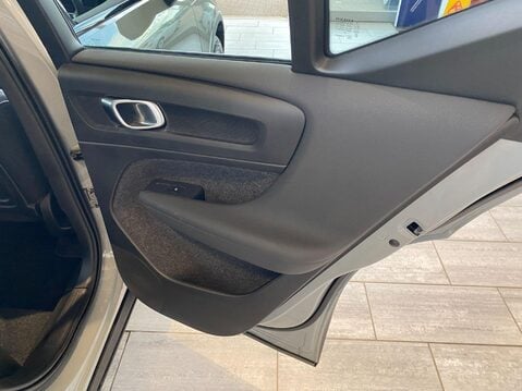 Volvo XC40 2.0 B3 MHEV Plus DCT Auto Euro 6 (s/s) 5dr 13