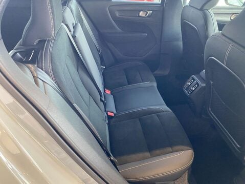 Volvo XC40 2.0 B3 MHEV Plus DCT Auto Euro 6 (s/s) 5dr 14