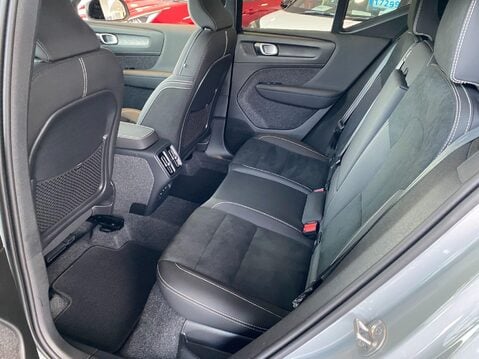 Volvo XC40 2.0 B3 MHEV Plus DCT Auto Euro 6 (s/s) 5dr 18