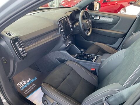 Volvo XC40 2.0 B3 MHEV Plus DCT Auto Euro 6 (s/s) 5dr 19