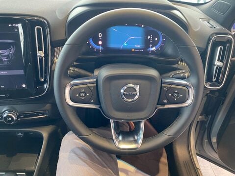 Volvo XC40 2.0 B3 MHEV Plus DCT Auto Euro 6 (s/s) 5dr 25