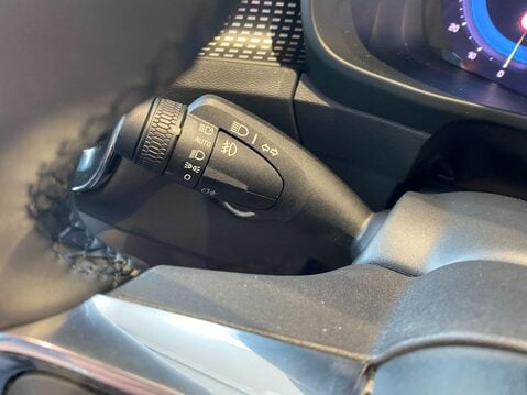 Volvo XC40 2.0 B3 MHEV Plus DCT Auto Euro 6 (s/s) 5dr 29