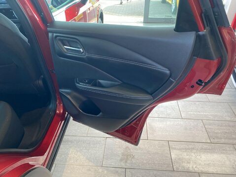 Nissan Qashqai 1.3 DIG-T MHEV Acenta Premium XTRON Euro 6 (s/s) 5dr 12