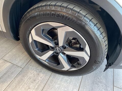 Nissan Qashqai 1.3 DIG-T MHEV N-Connecta XTRON Euro 6 (s/s) 5dr 10