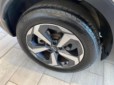 Nissan Qashqai 1.3 DIG-T MHEV N-Connecta XTRON Euro 6 (s/s) 5dr 11