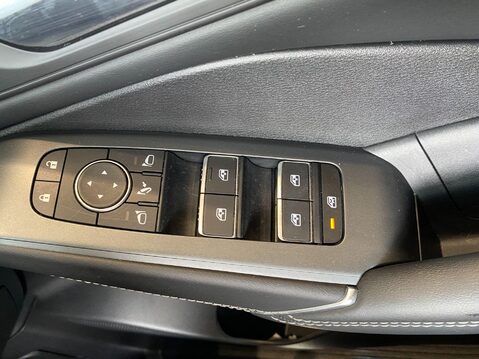 Nissan Qashqai 1.3 DIG-T MHEV N-Connecta XTRON Euro 6 (s/s) 5dr 27