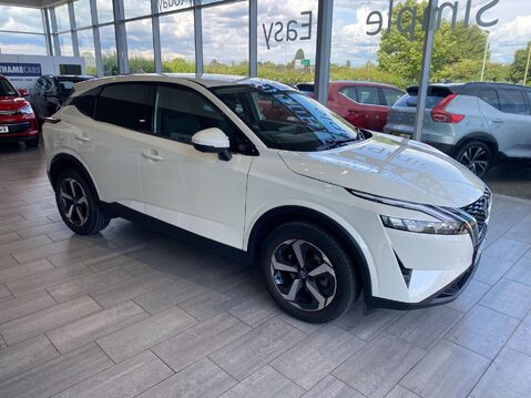Nissan Qashqai 1.3 DIG-T MHEV N-Connecta XTRON Euro 6 (s/s) 5dr 4