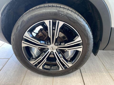 Volvo XC40 2.0 B4 MHEV Inscription Pro DCT Auto Euro 6 (s/s) 5dr 6