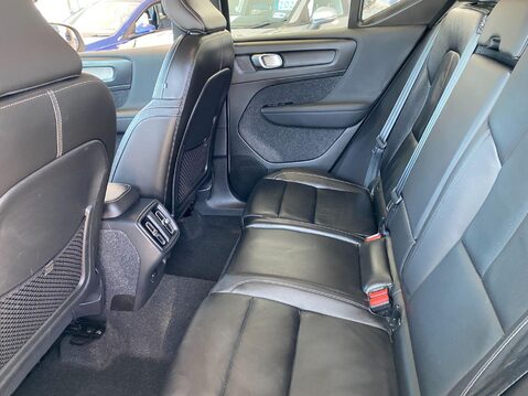 Volvo XC40 2.0 B4 MHEV Inscription Pro DCT Auto Euro 6 (s/s) 5dr 15