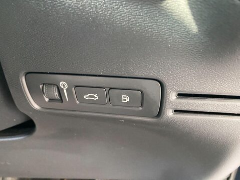Volvo XC40 1.5h T4 Recharge 10.7kWh Inscription Auto Euro 6 (s/s) 5dr 22