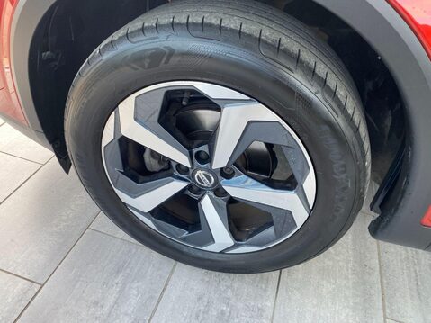 Nissan Qashqai 1.3 DIG-T MHEV N-Connecta XTRON Euro 6 (s/s) 5dr 9