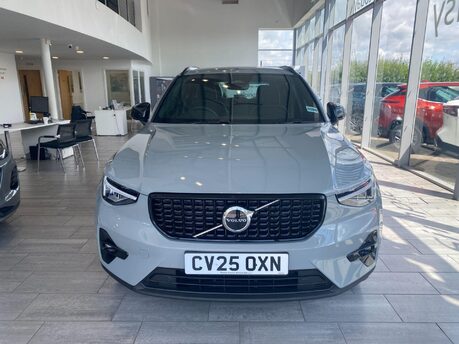 Volvo XC40 2.0 B4 MHEV Plus DCT Auto Euro 6 (s/s) 5dr