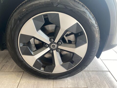 Volvo XC40 2.0 B4 MHEV Plus DCT Auto Euro 6 (s/s) 5dr 4