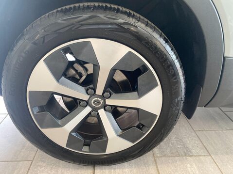 Volvo XC40 2.0 B4 MHEV Plus DCT Auto Euro 6 (s/s) 5dr 6