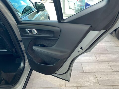 Volvo XC40 2.0 B3 MHEV Plus DCT Auto Euro 6 (s/s) 5dr 14