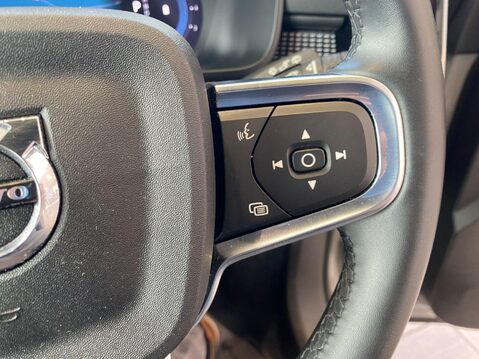Volvo XC40 2.0 B3 MHEV Plus DCT Auto Euro 6 (s/s) 5dr 28