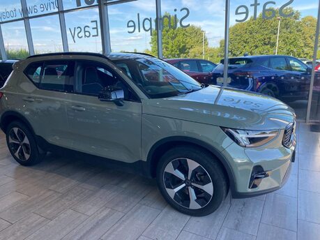 Volvo XC40 2.0 B3 MHEV Plus DCT Auto Euro 6 (s/s) 5dr