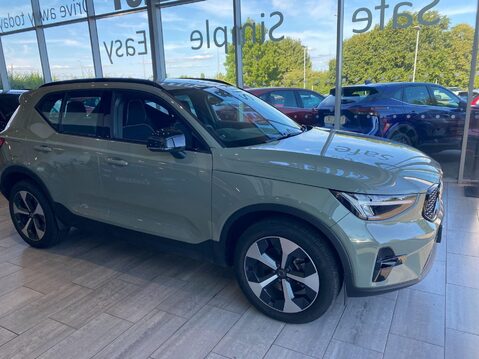 Volvo XC40 2.0 B3 MHEV Plus DCT Auto Euro 6 (s/s) 5dr 3
