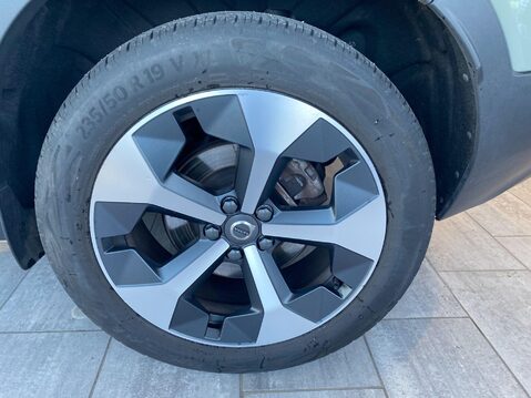 Volvo XC40 2.0 B3 MHEV Plus DCT Auto Euro 6 (s/s) 5dr 13