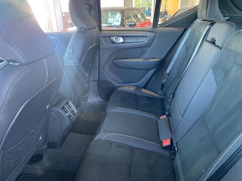 Volvo XC40 2.0 B3 MHEV Plus DCT Auto Euro 6 (s/s) 5dr 15