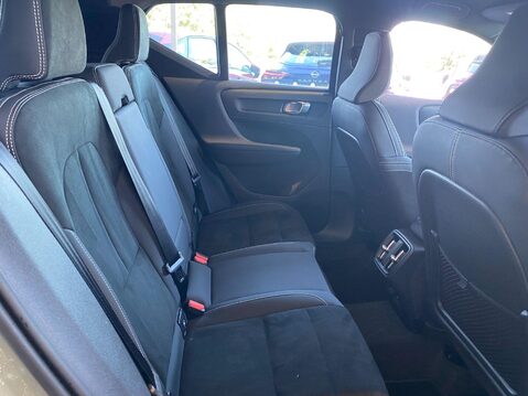 Volvo XC40 2.0 B3 MHEV Plus DCT Auto Euro 6 (s/s) 5dr 20