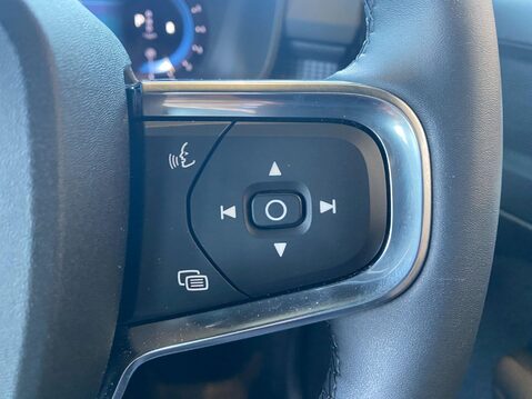 Volvo XC40 2.0 B3 MHEV Plus DCT Auto Euro 6 (s/s) 5dr 25