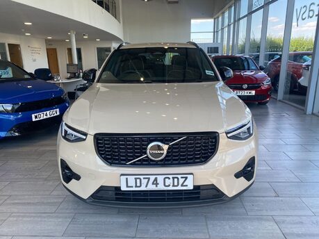 Volvo XC40 2.0 B3 MHEV Plus DCT Auto Euro 6 (s/s) 5dr
