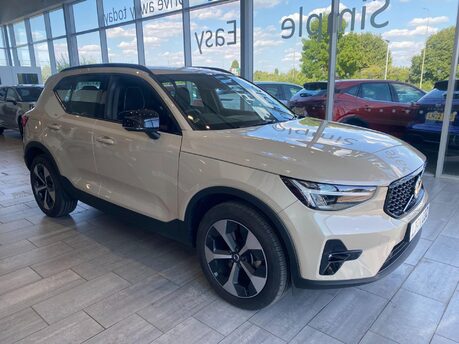 Volvo XC40 2.0 B3 MHEV Plus DCT Auto Euro 6 (s/s) 5dr