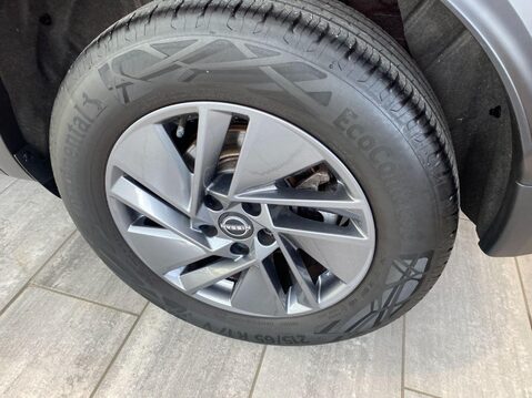 Nissan Qashqai 1.3 DIG-T MHEV Acenta Premium XTRON Euro 6 (s/s) 5dr 8