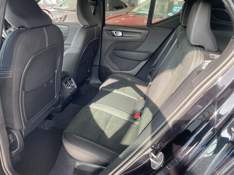 Volvo XC40 2.0 B3 MHEV Plus DCT Auto Euro 6 (s/s) 5dr 17