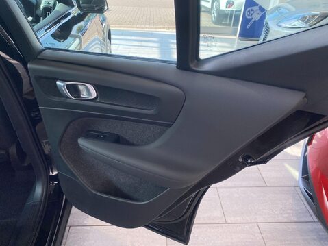 Volvo XC40 2.0 B3 MHEV Plus DCT Auto Euro 6 (s/s) 5dr 13